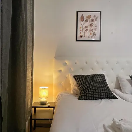 아파트 Nextdoor Host Vintage For 2 With Bathtub