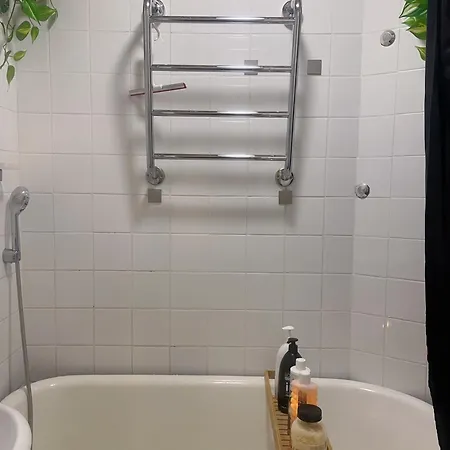 Nextdoor Host Vintage For 2 With Bathtub 아파트 *